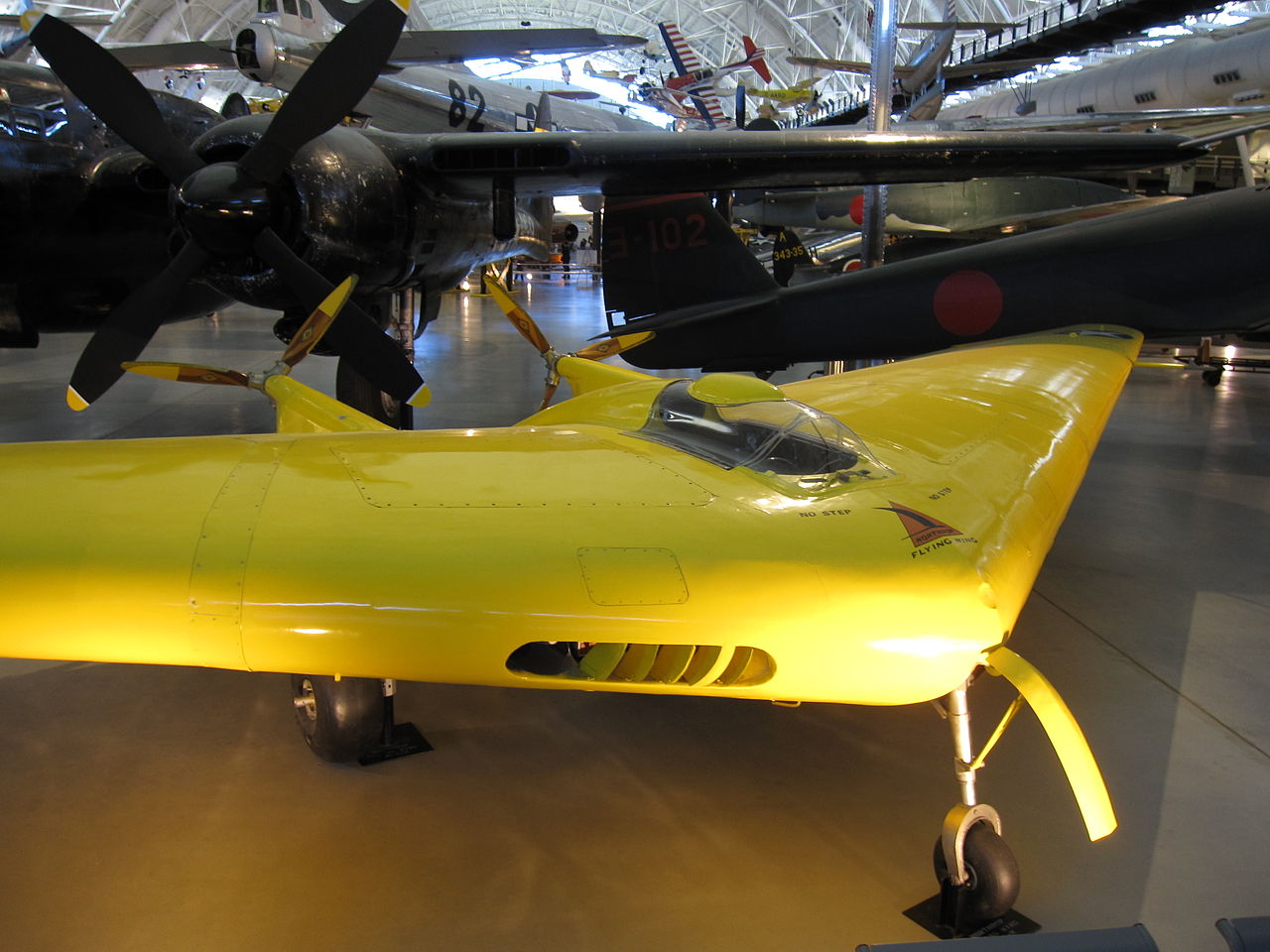 Northrop N-1M sans dièdre vu de 3/4 avant