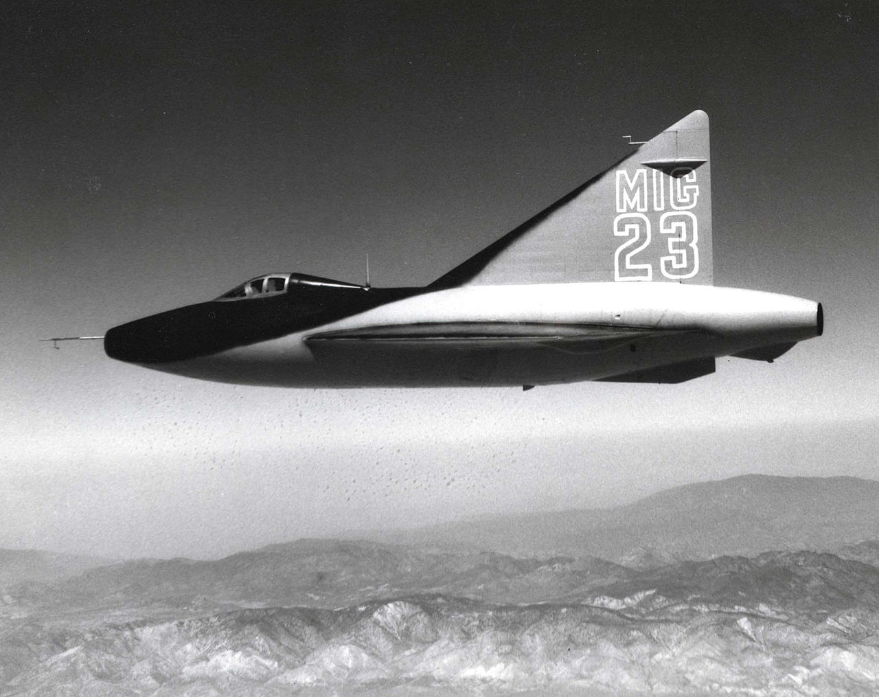 Convair XF-92A en vol pour un film