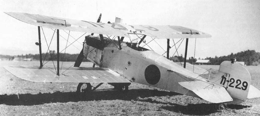 Mitsubishi 1MF3 au sol vu de l'arrière