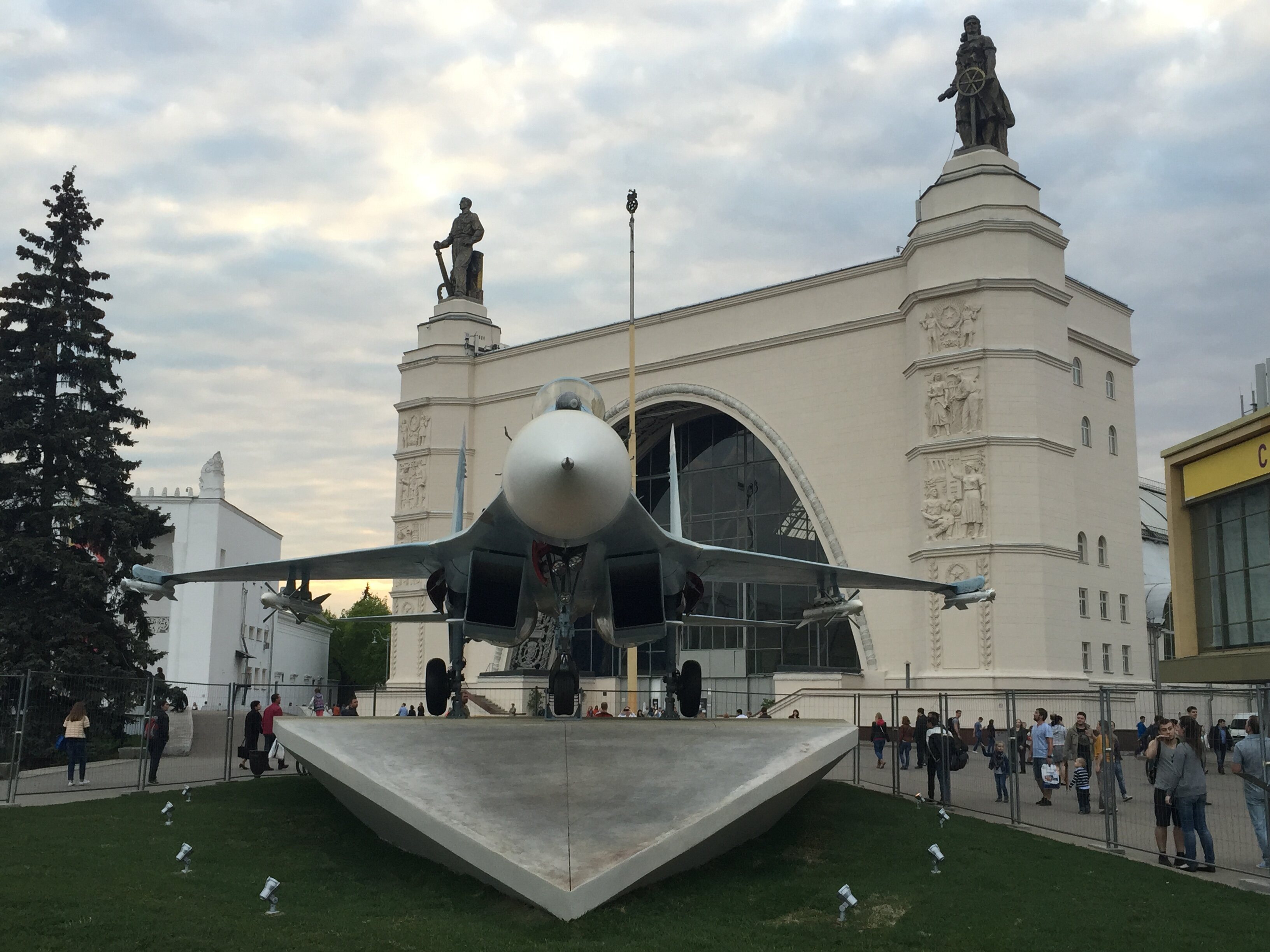 Sukhoï Su-27S vu de front