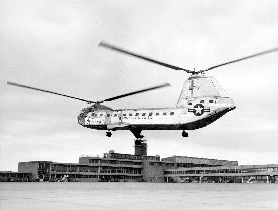 Piasecki YH-16 en vol vu de l'arrière