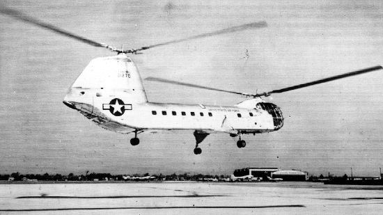Piasecki YH-16 en vol vu de l'arrière