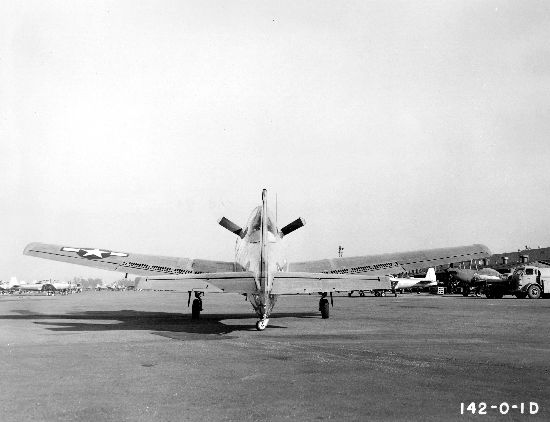 North American XSN2J au sol vu de derrière