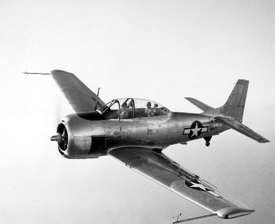 North American XSN2J en vol vu de l'avant