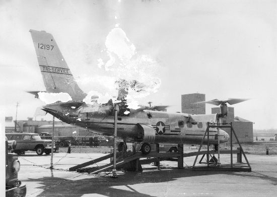 Curtiss-Wright X-19 au sol vu de l'arrière