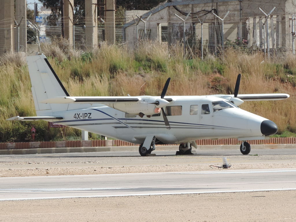 Partenavia P.68 (AP.68TP-600) au sol