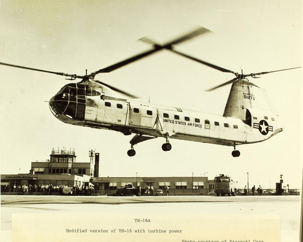 Piasecki YH-16A en vol