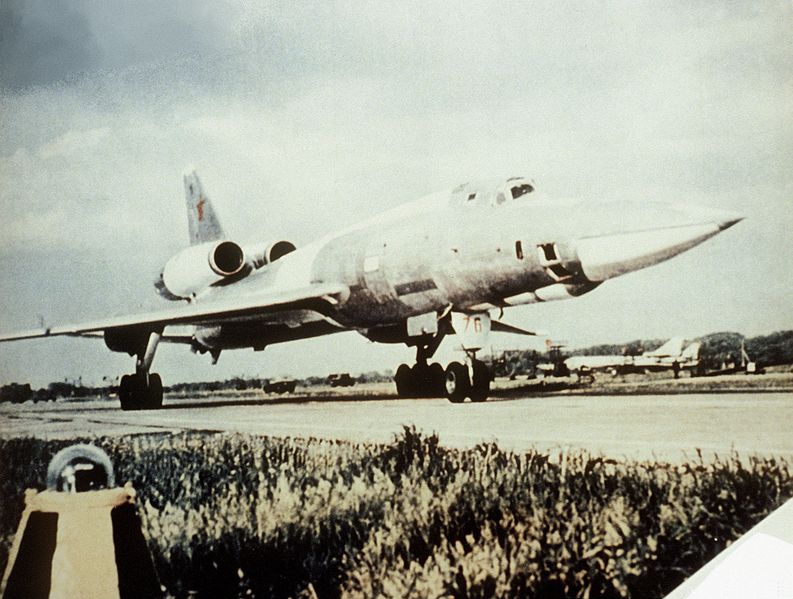Tupolev Tu-22 Blinder soviétique au sol