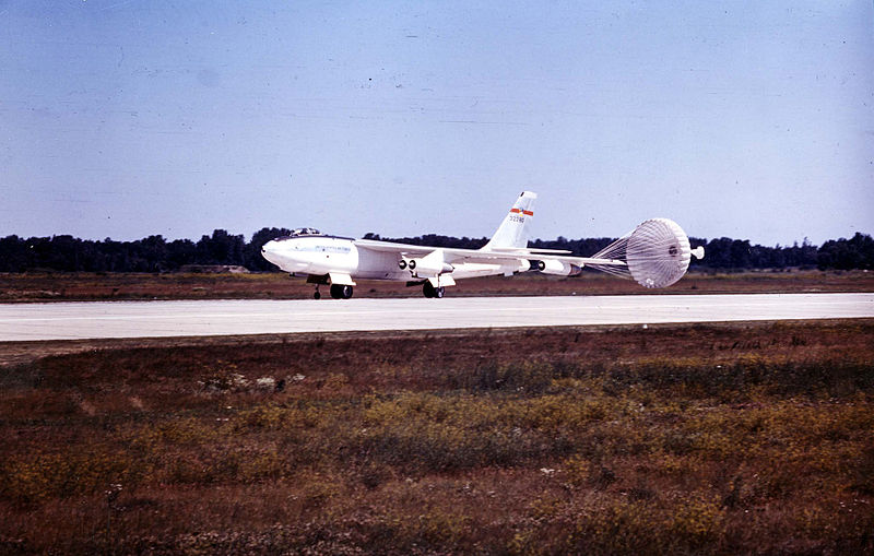 Boeing B-47 Stratojet (JB-47E) à l'atterrissage