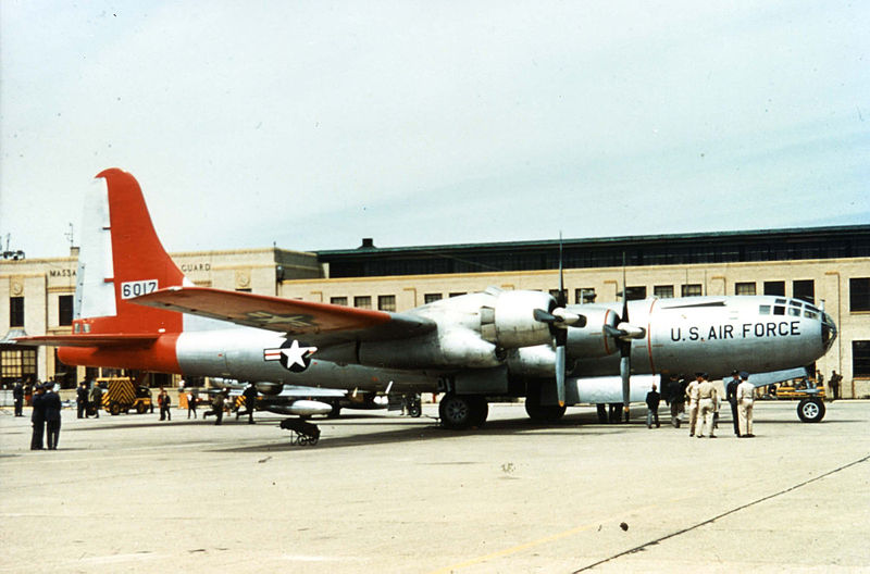 Boeing B-50 Superfortress (JB-50A) de l'USAF au sol