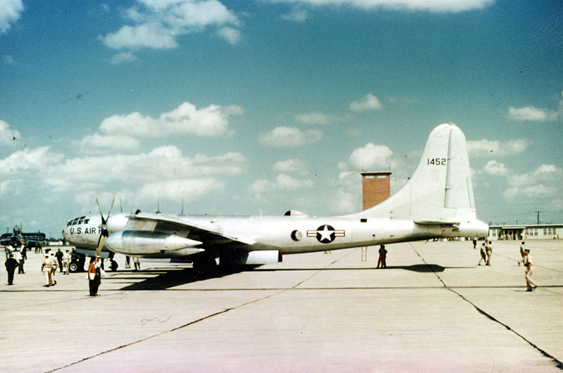 Boeing B-50 Superfortress (KB-50K) de l'USAF au sol