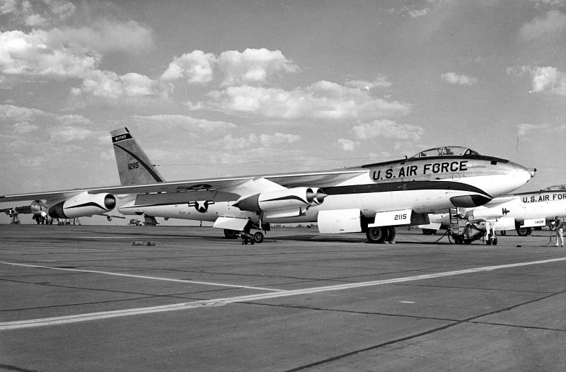 Boeing B-47 Stratojet (WB-47B) de l'USAF au sol
