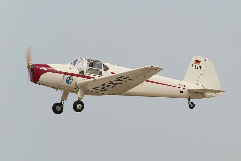 Bücker Bü 181 Bestmann civil en vol