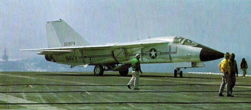 General Dynamics F-111B Aardvark sur le Coral Sea