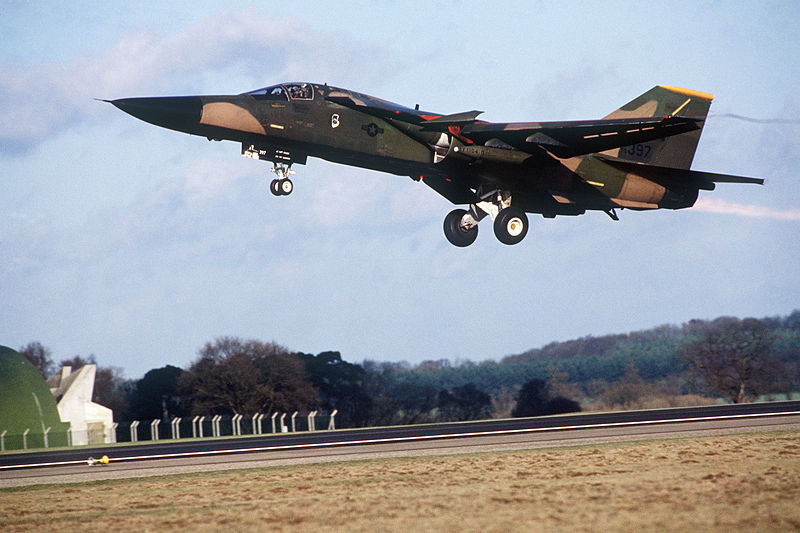 General Dynamics F-111F Aardvark de l'USAF au décollage