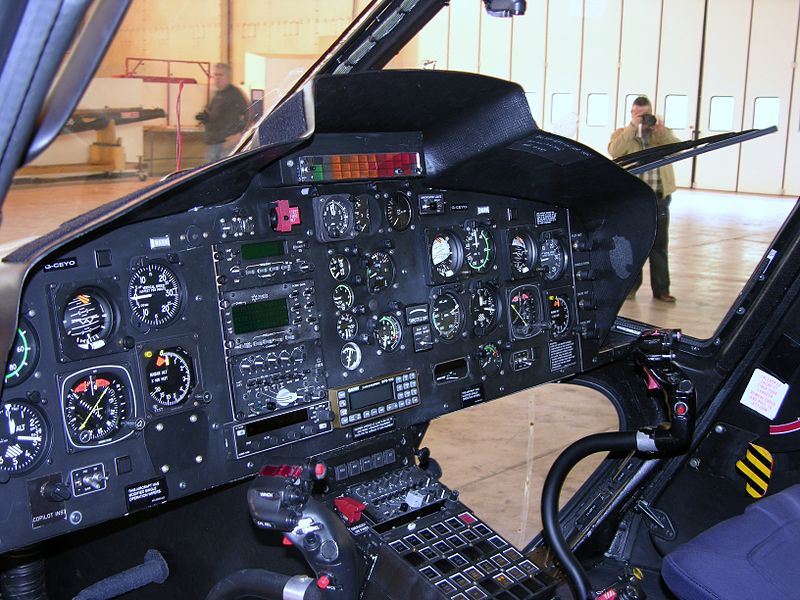 Aérospatiale AS350 BB Écureuil - Cockpit