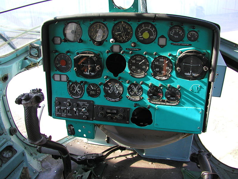Mil Mi-2 Hoplite - Cockpit