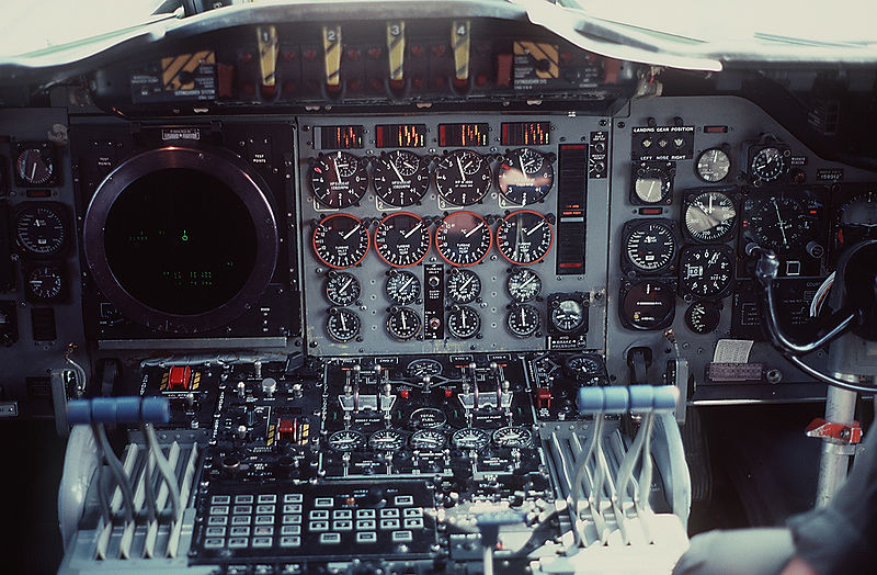 Lockheed P-3C Orion - Cockpit