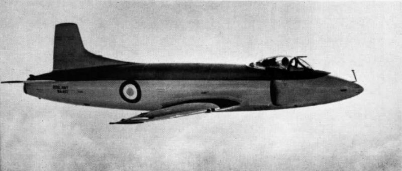 Supermarine Attacker F.1 de la Royal Navy en vol