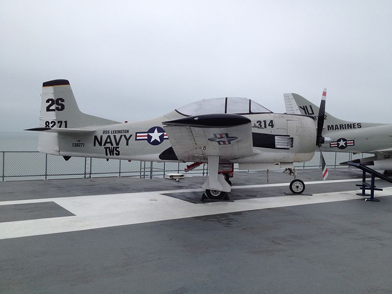 North American T-28B Trojan de l'US Navy exposé