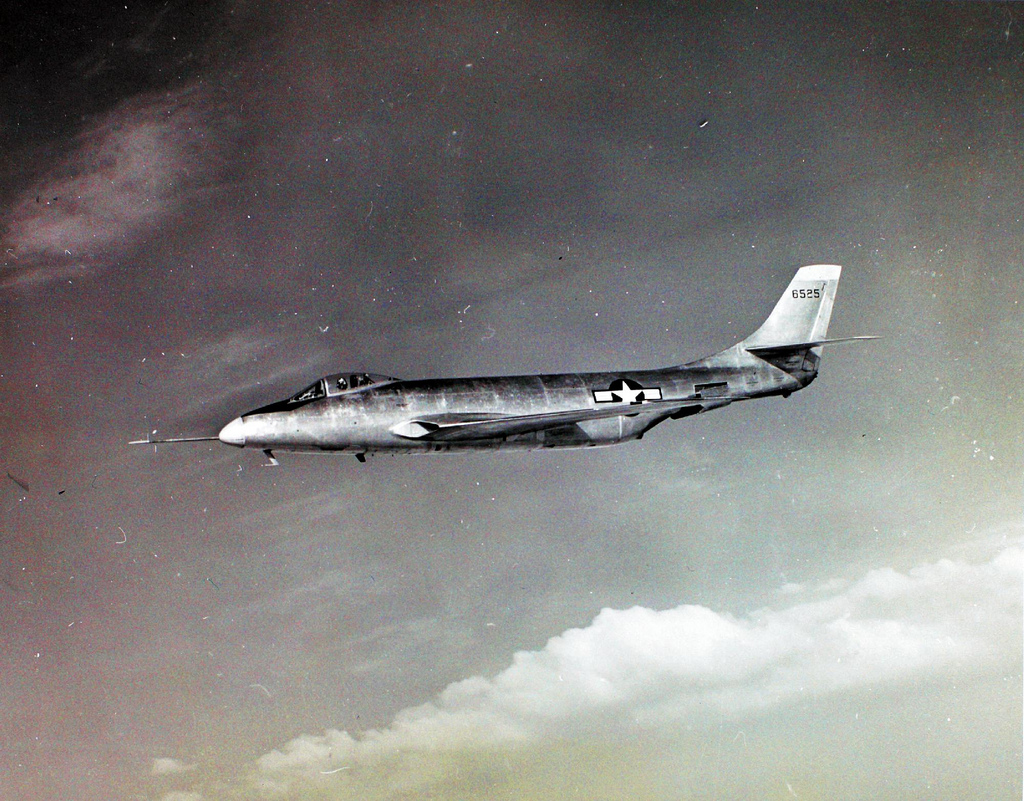 McDonnell XF-88 Voodoo en vol en couleurs