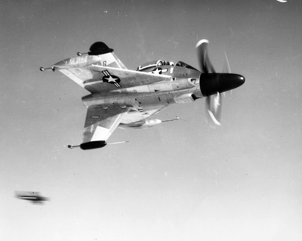 Convair XFY-1 Pogo en vol vu d'en-dessous