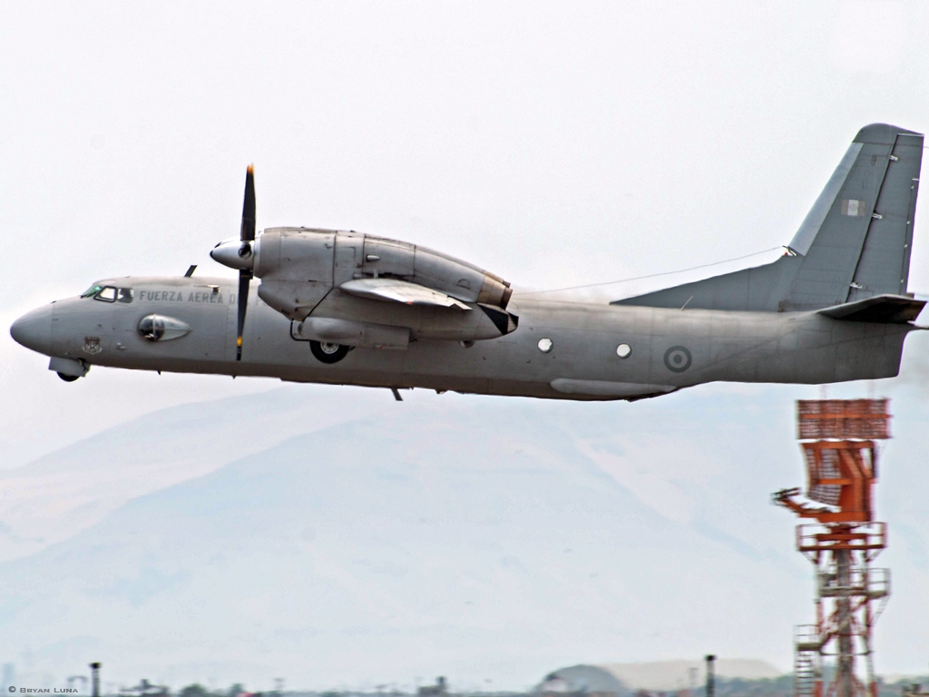 Antonov An-32B péruvien