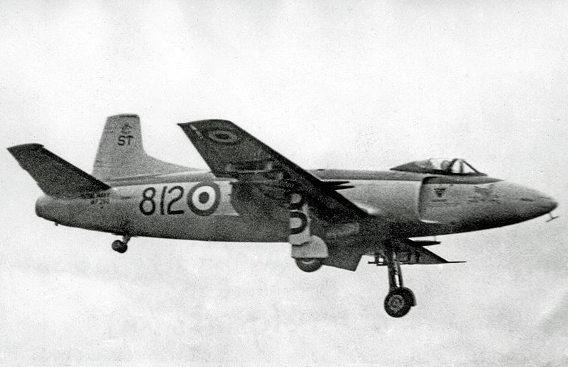 Supermarine Attacker FB.2 de la Royal Navy train sorti