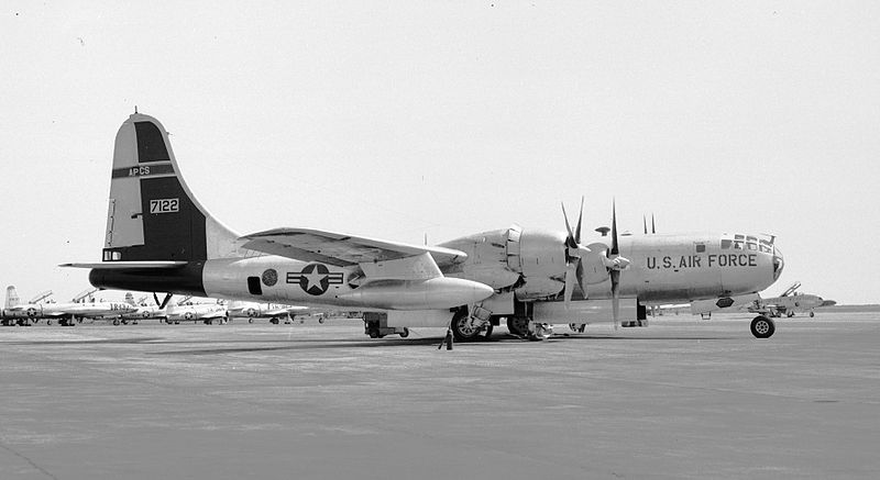 Boeing B-50 Superfortress (RB-50F) de l'USAF au sol