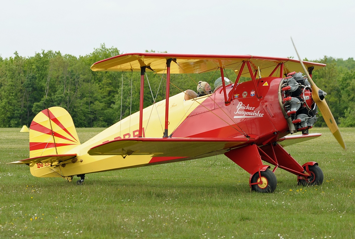 Bücker Bü 133 Jungmeister rouge et jaune