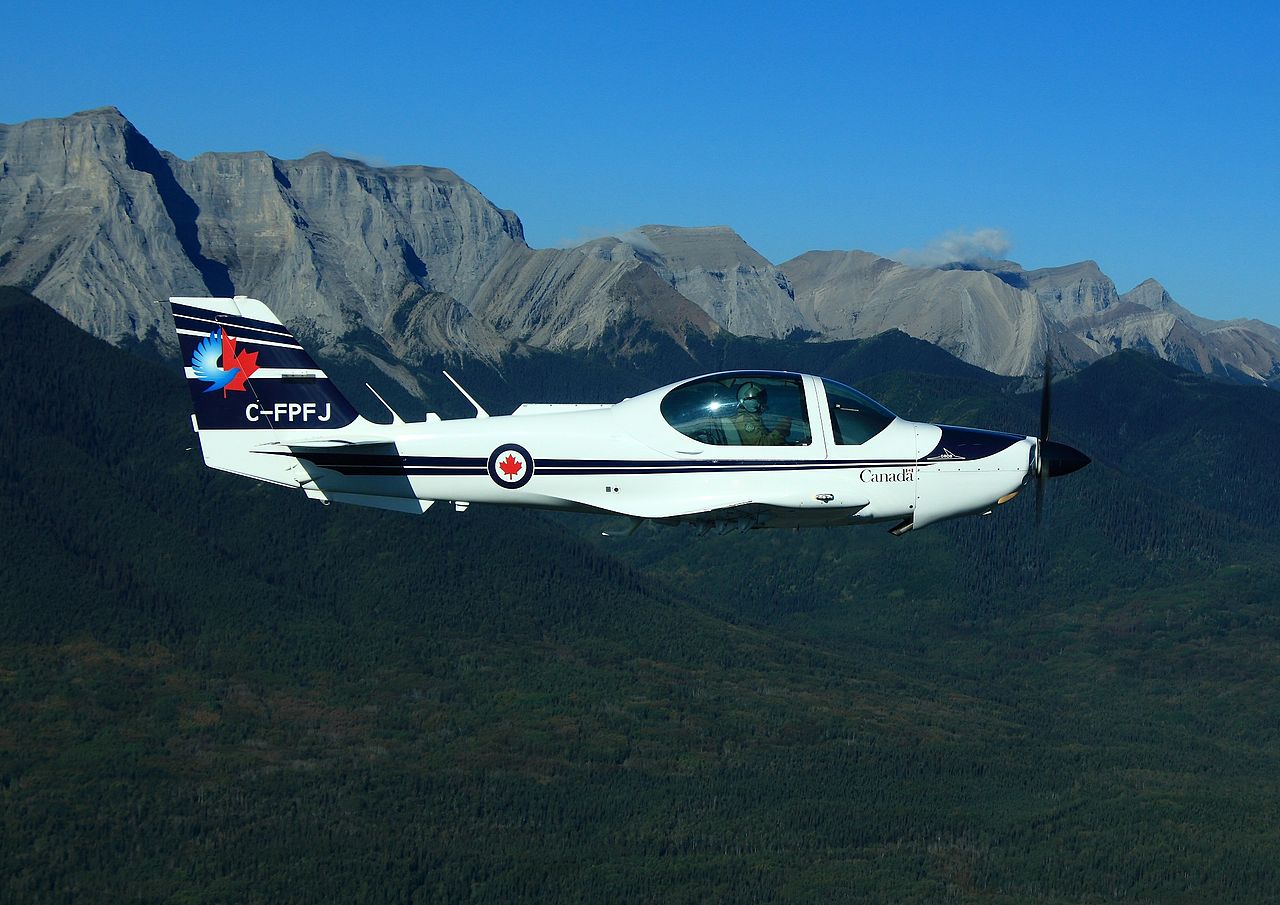 Grob G-120A canadien en vol