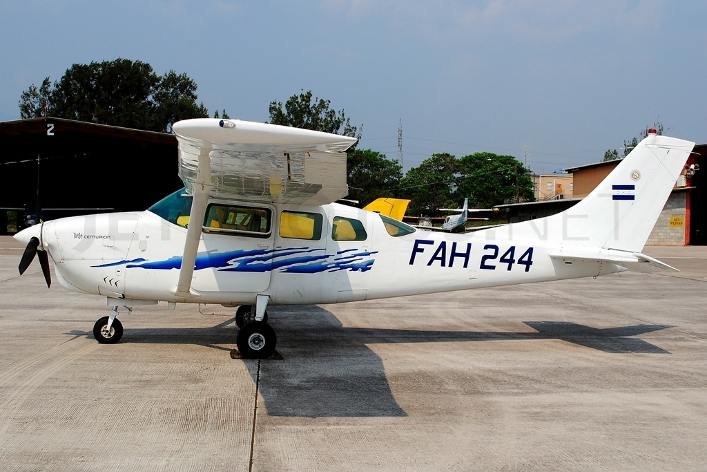 Cessna T210F Centurion hondurien