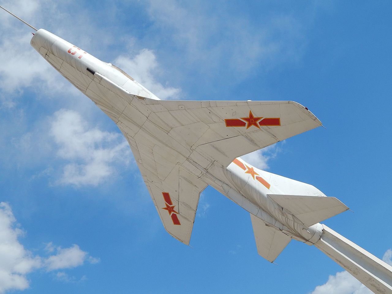 Nanchang J-12 vu de prêt