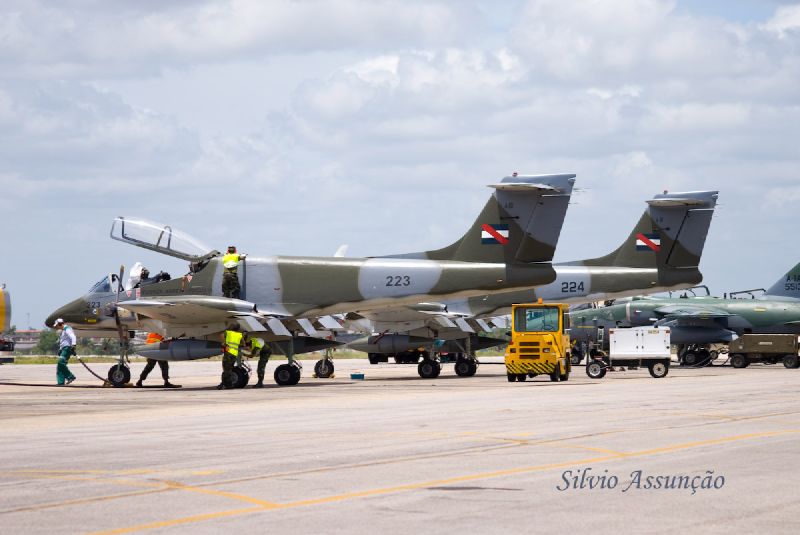FMA IA-58 Pucara uruguayens alignés