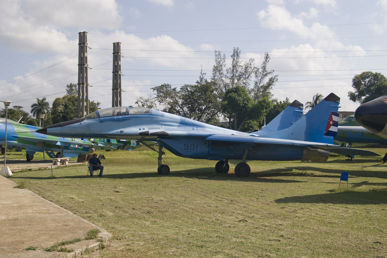 Mikoyan-Gourevitch MiG-29UB cubain exposé