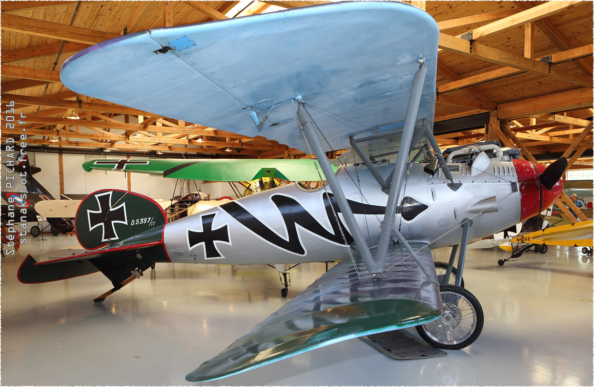 Albatros D.Va - Réplique exposée aux couleurs du IIe Reich par Stanak