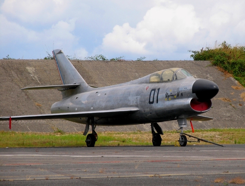 Dassault Mystère IV N au sol