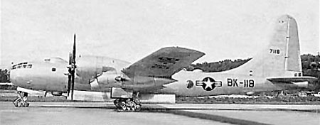 Boeing B-50 Superfortress (EB-50B) de l'USAF au sol
