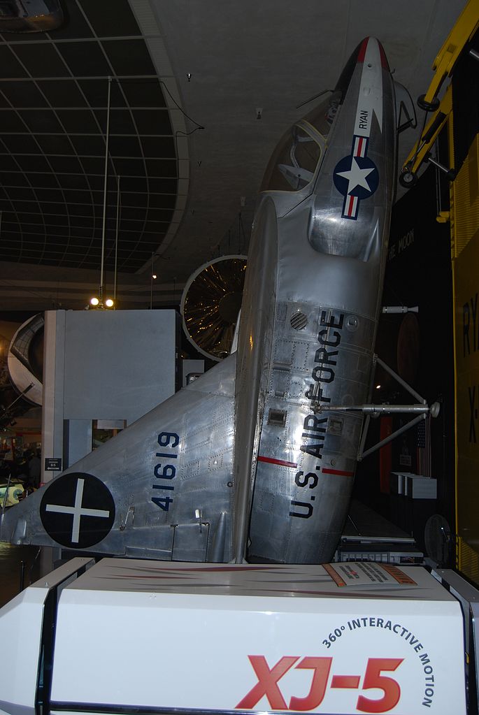 Ryan X-13 Vertijet exposé vu de profil