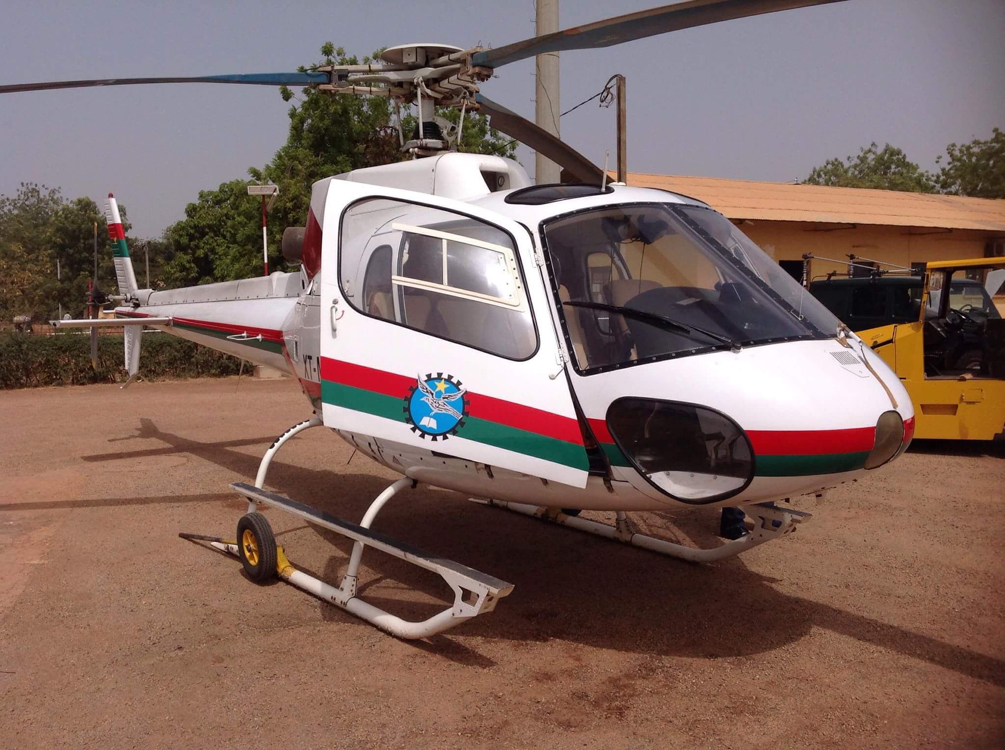 Aérospatiale AS350 B Écureuil burkinabé vu de face