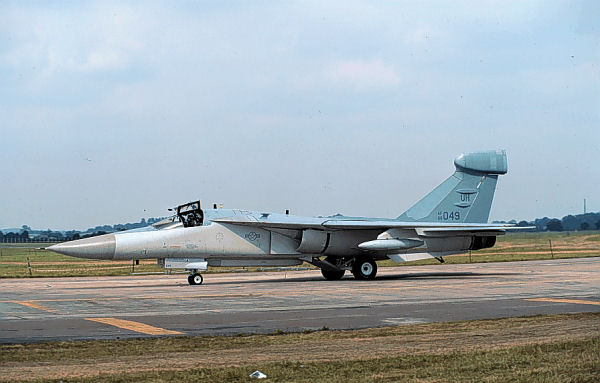 General Dynamics EF-111A Raven de l'USAF au sol