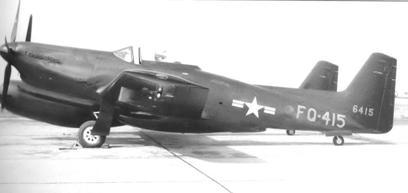 North American F-82F Twin Mustang de l'USAF vu de profil