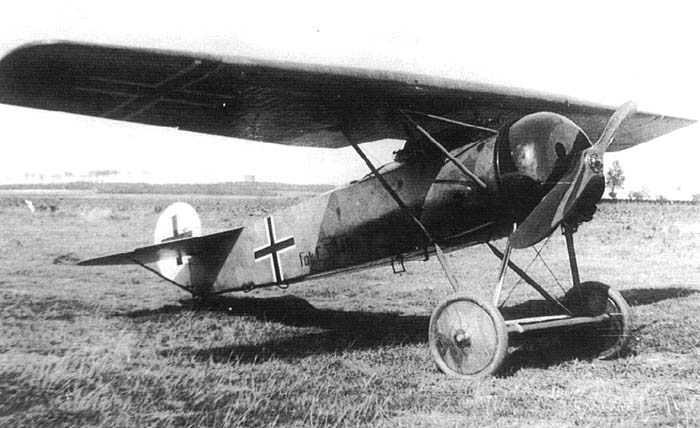 Fokker E.V (D.VIII) du Deuxième Reich vu de l'avant