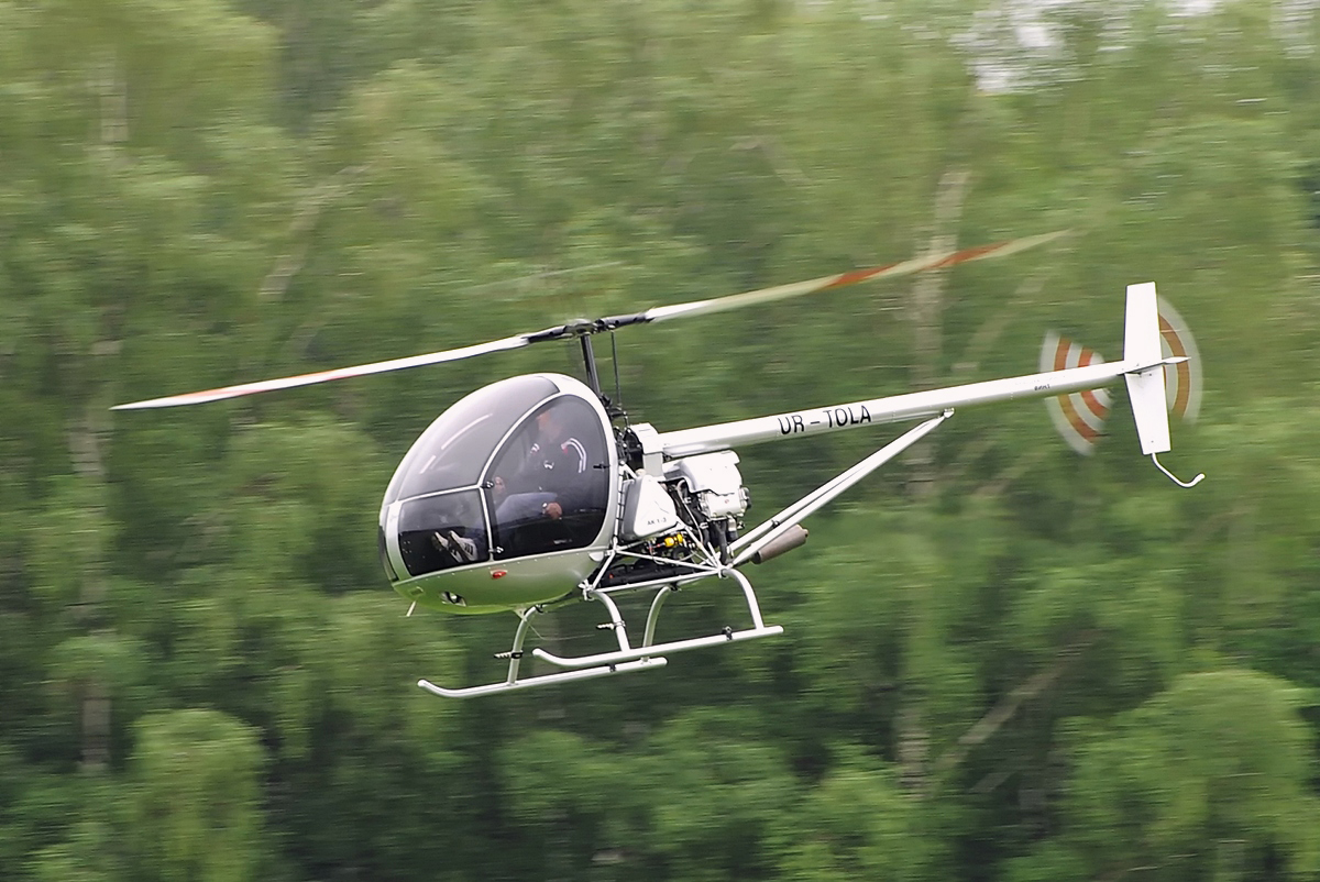 Aerokopter AK1-3 en vol vu de côté