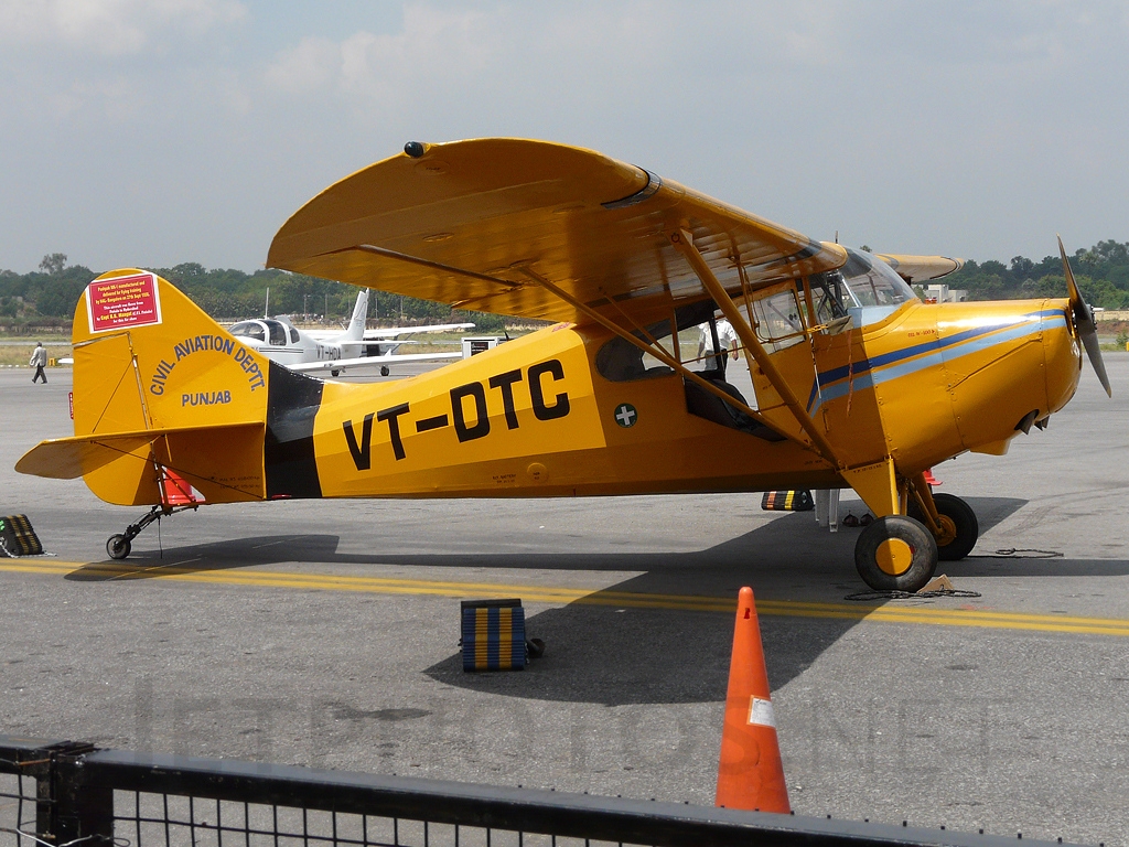 HAL HUL-26 Pushpak Mk I vu de côté