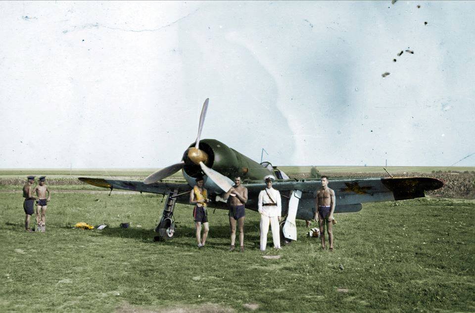 IAR 80 roumain vu de l'avant