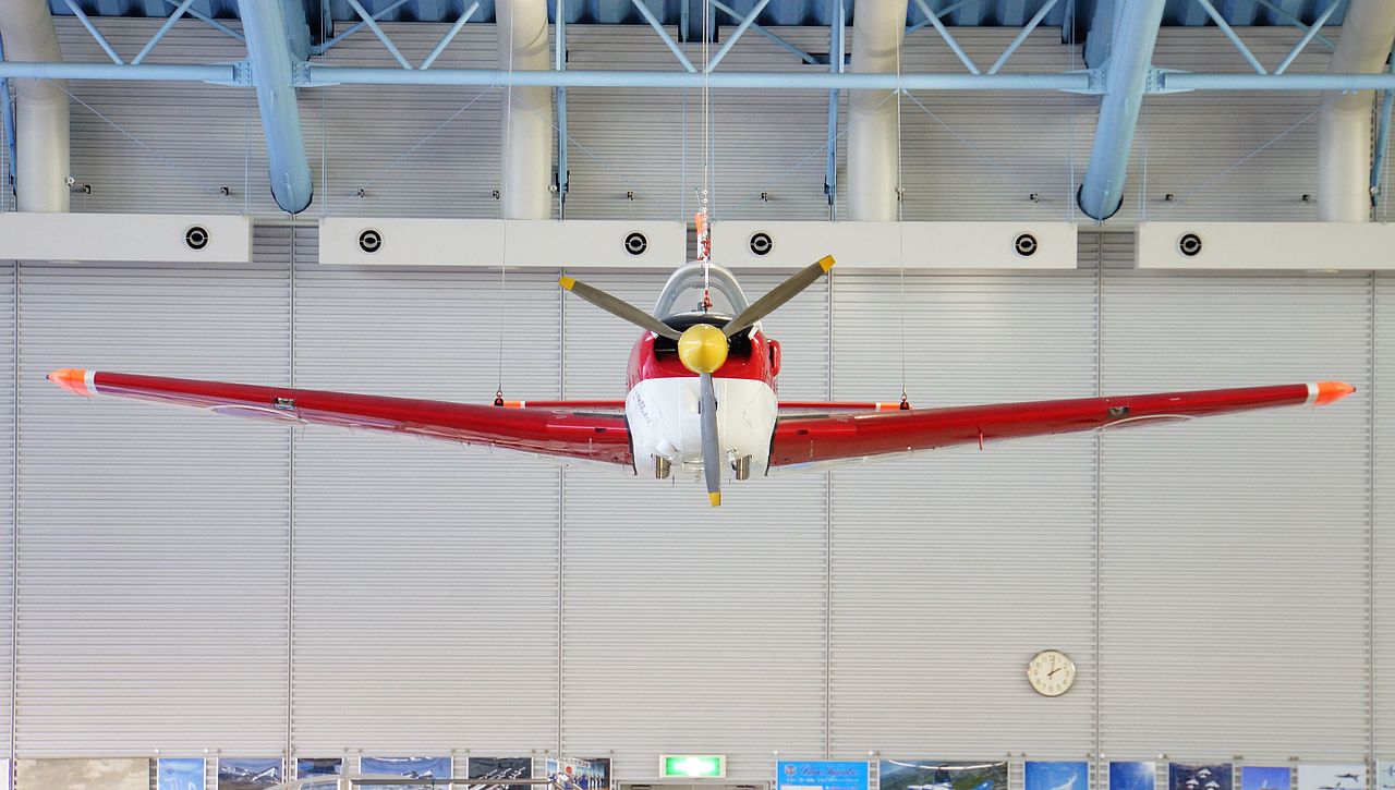 Fuji T-3 suspendu vu de front