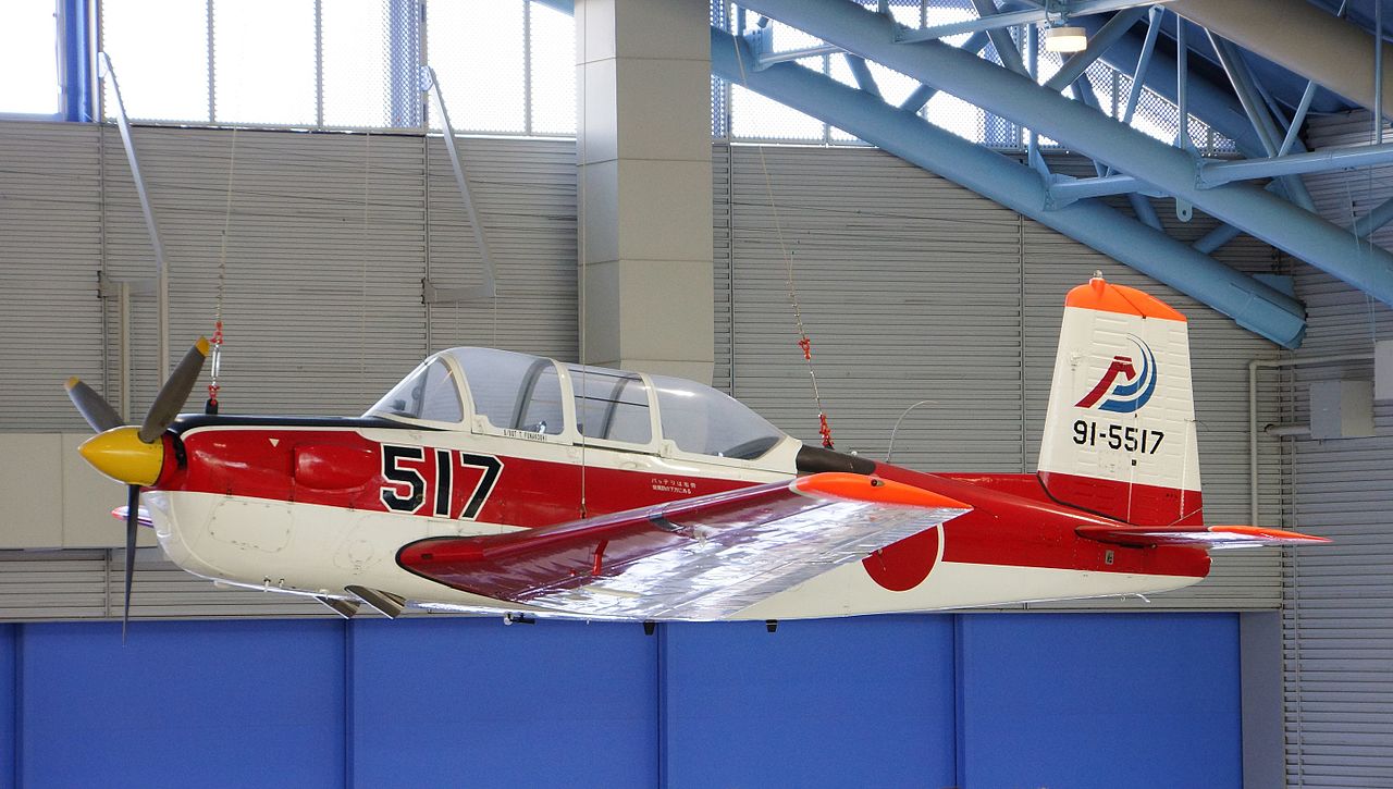 Fuji T-3 suspendu vu de côté