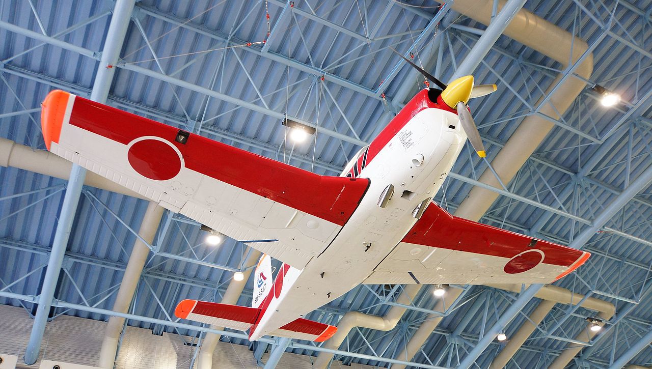 Fuji T-3 suspendu vu d'en dessous