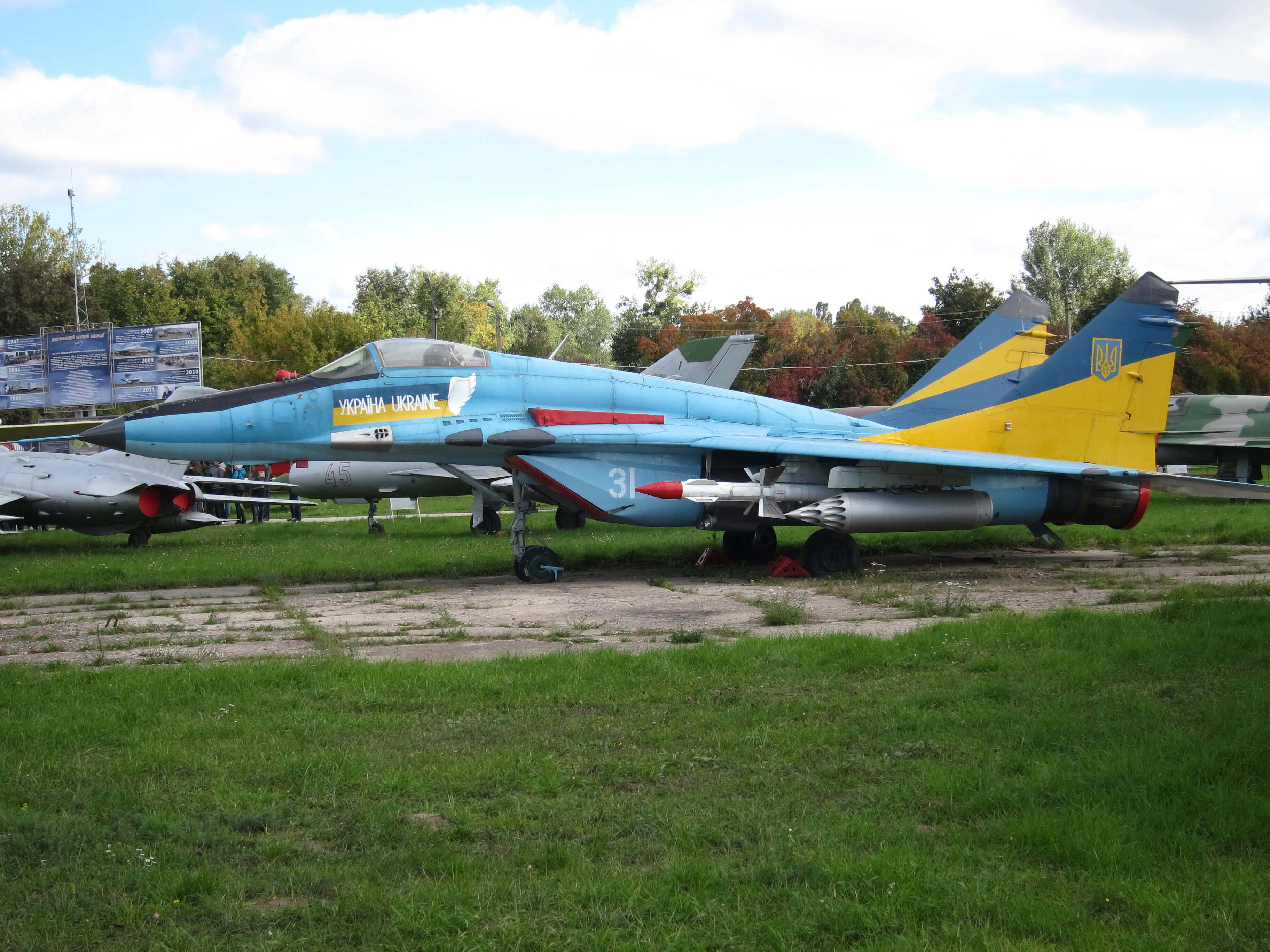Mikoyan-Gourevitch MiG-29 de la patrouille Ukrainian Falcon exposé